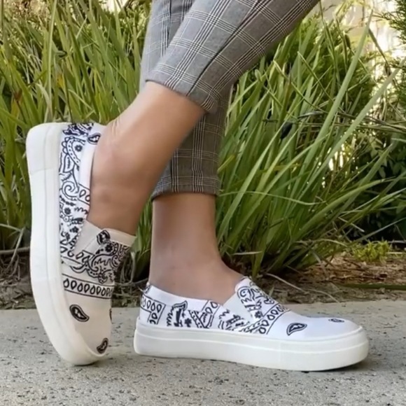 Hot White Bandana Slip On Sneakers Tennis Shoes - Picture 5 of 8